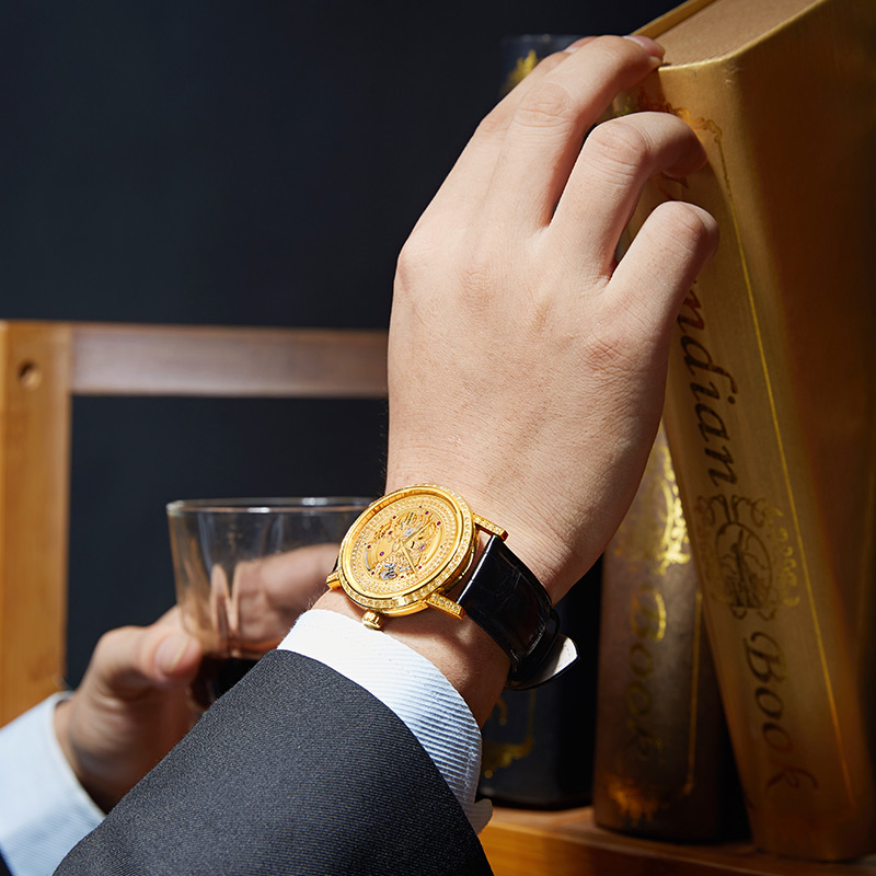 右手戴表的人的性格,手表代表什么意思？